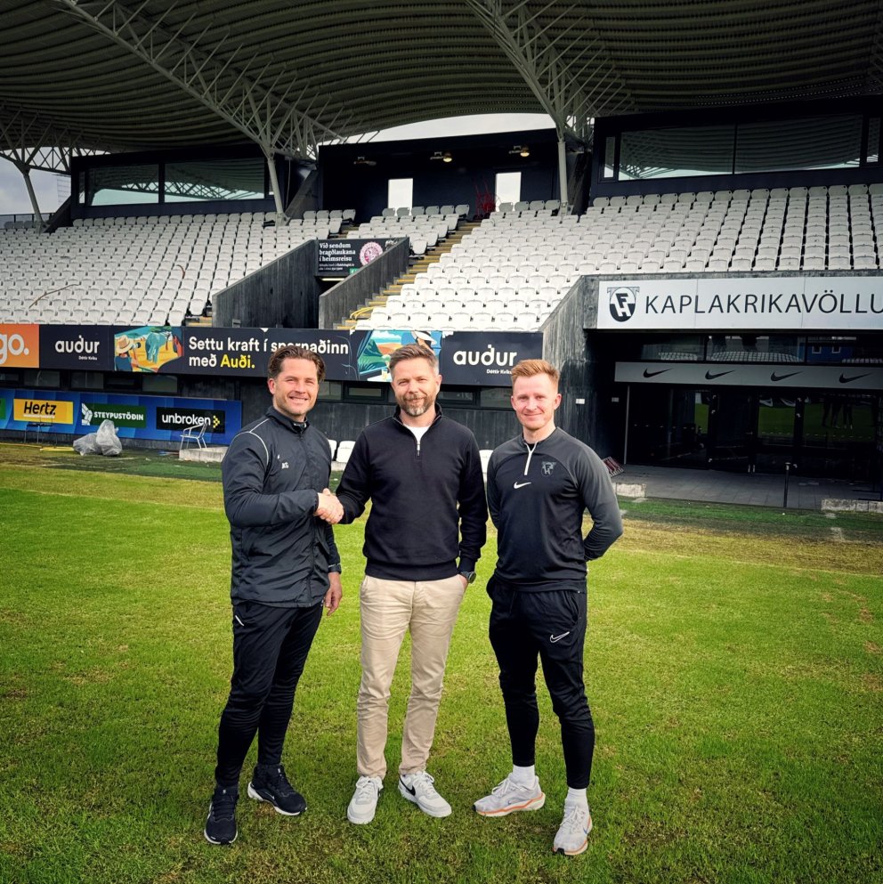 Á myndinni eru Jóhannes Karl þjálfari FH, Ingi Torfi einn af stofnendum LifeTrack og Ben Mackenzie s&hellip;