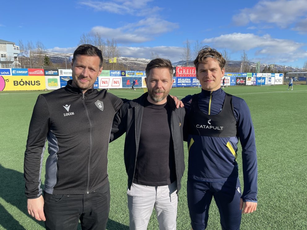 Á myndinni eru Hallgrímur Jónasson þjálfari KA, Ingi Torfi Sverrisson einn af stofnendum LifeTrack o…